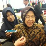 Risma Sebut Tenaga Medis di Surabaya Tak Kalah dari Negara Lain